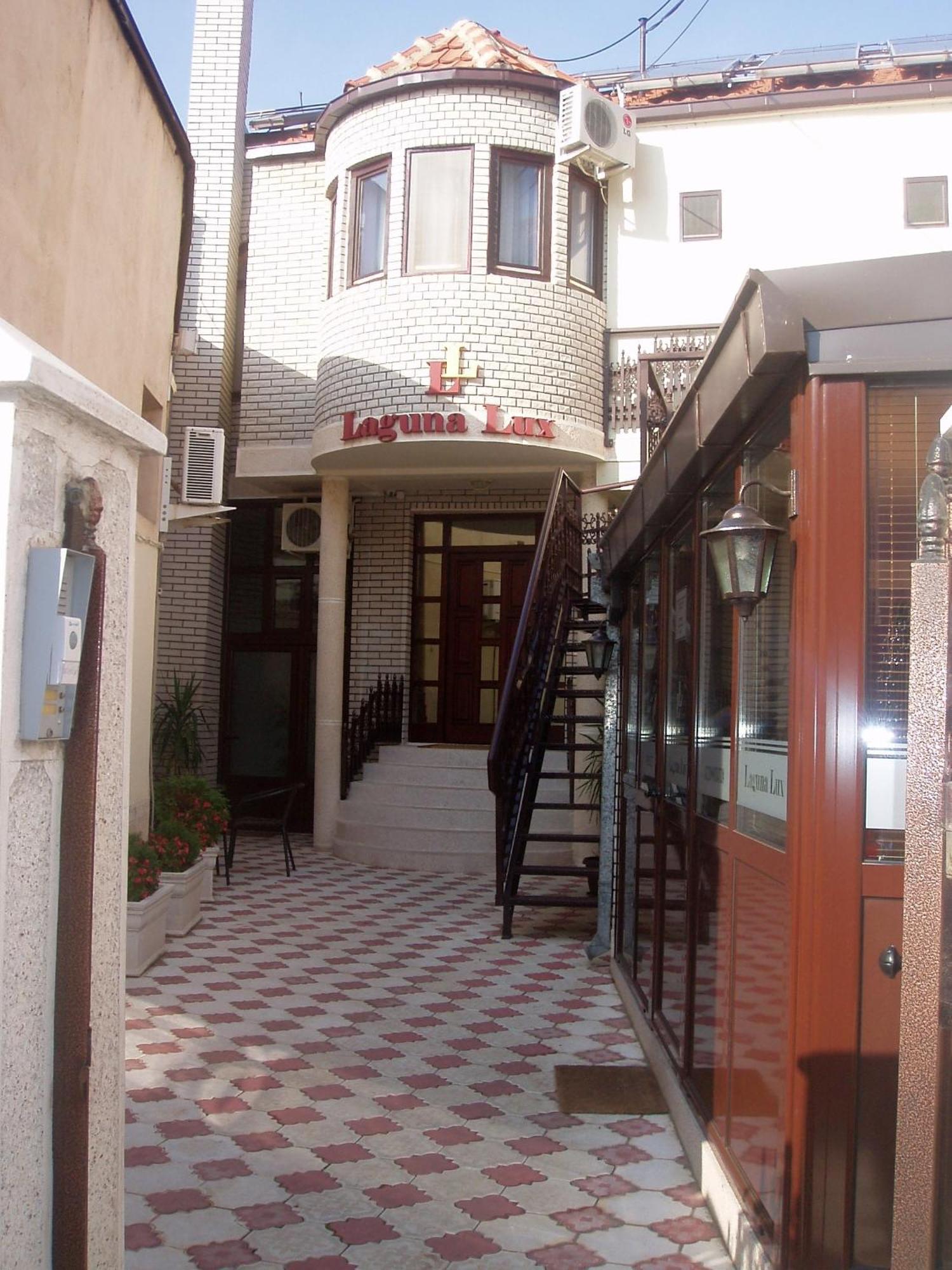 Garni Hotel Laguna Lux Ni Buitenkant foto